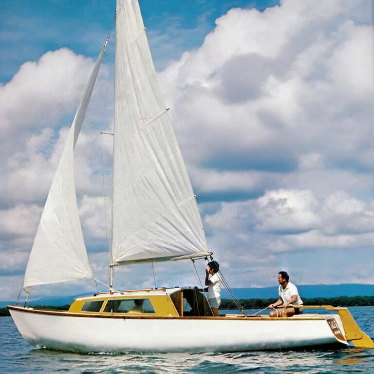 Side view of the RL24 under sail